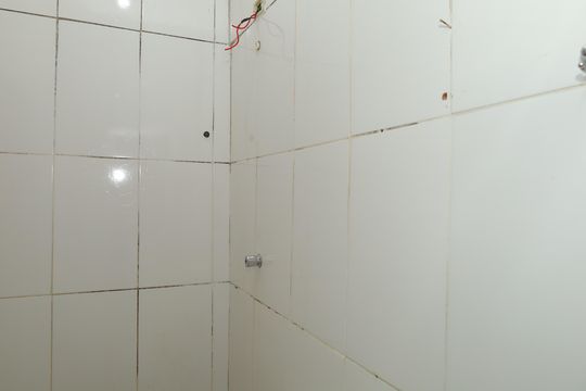 Banheiro de casa para alugar com 1 quarto, 65m² em Conjunto Residencial José Bonifácio, São Paulo