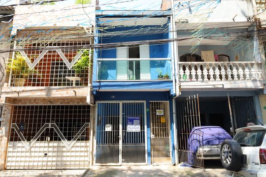 Fachada de casa para alugar com 1 quarto, 65m² em Conjunto Residencial José Bonifácio, São Paulo