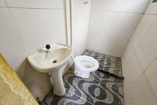 Banheiro de casa para alugar com 1 quarto, 32m² em Guaratiba, Rio de Janeiro