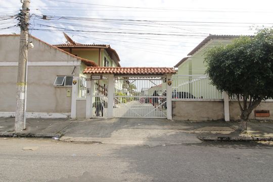 Fachada de casa de condomínio para alugar com 2 quartos, 60m² em Parque Burle, Cabo Frio