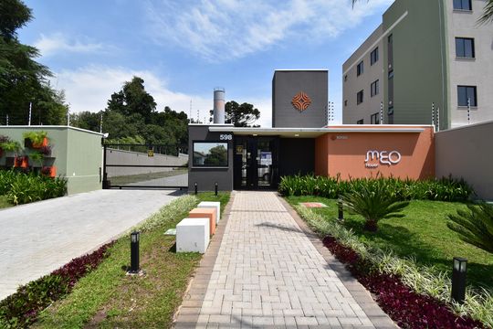Fachada do condomínio de apartamento para alugar com 2 quartos, 53m² em Hauer, Curitiba
