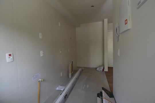 Cozinha de apartamento para alugar com 2 quartos, 53m² em Hauer, Curitiba