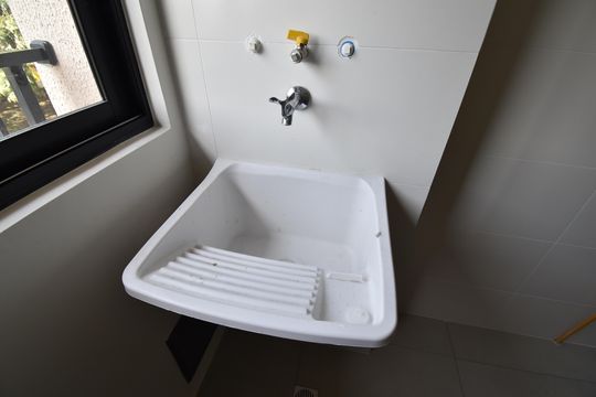 Área de serviço de apartamento para alugar com 2 quartos, 53m² em Hauer, Curitiba