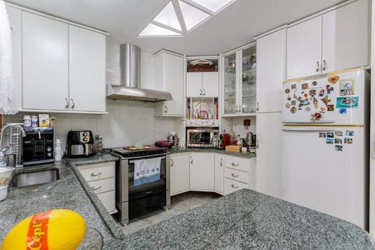 Casa à venda com 3 quartos, 285m² em Parque das Nações, Santo André