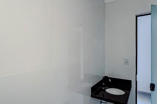 Banheiro de apartamento à venda com 2 quartos, 37m² em Vila Carrão, São Paulo