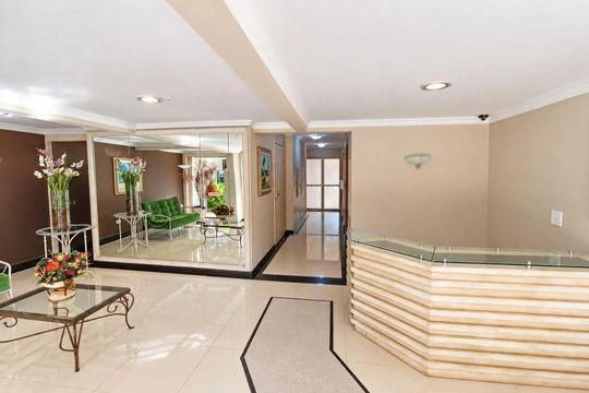 Fachada de apartamento para alugar com 2 quartos, 50m² em Cristo Rei, Curitiba