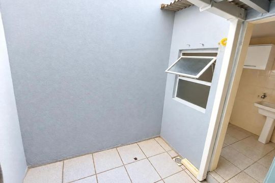 Área de serviço de apartamento para alugar com 2 quartos, 50m² em Cristo Rei, Curitiba