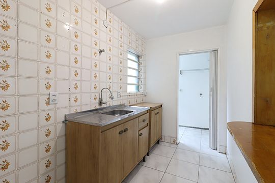 Cozinha de apartamento para alugar com 1 quarto, 42m² em Agronomia, Porto Alegre