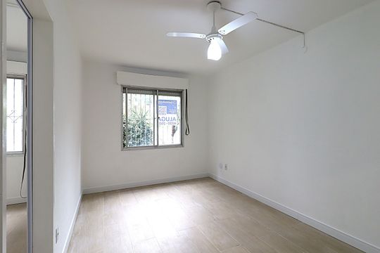 Sala de apartamento para alugar com 1 quarto, 42m² em Agronomia, Porto Alegre