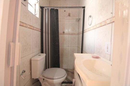 Banheiro de casa para alugar com 2 quartos, 150m² em Vila Baby, São Paulo