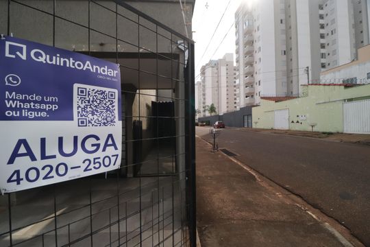 Plaquinha de casa para alugar com 3 quartos, 240m² em Jardim Brasília, Uberlândia