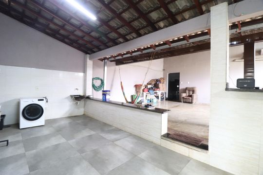 Área de Serviço de casa para alugar com 3 quartos, 240m² em Jardim Brasília, Uberlândia