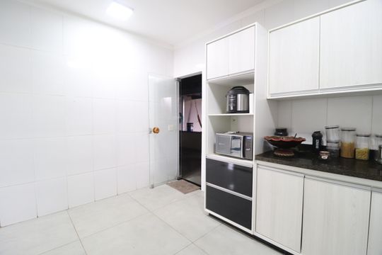 Cozinha de casa para alugar com 3 quartos, 240m² em Jardim Brasília, Uberlândia
