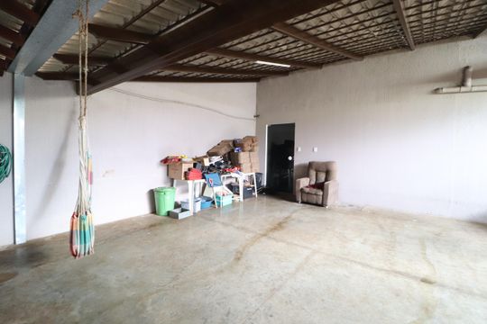 Garagem de casa para alugar com 3 quartos, 240m² em Jardim Brasília, Uberlândia