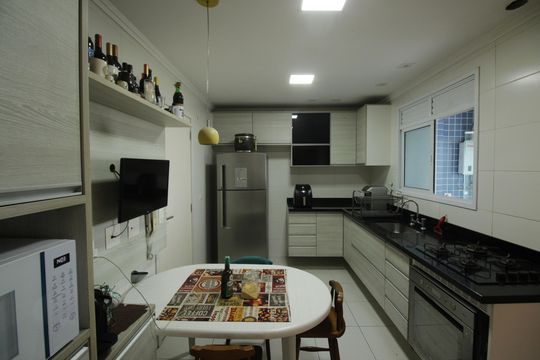 Cozinha e Área de Serviço de apartamento para alugar com 3 quartos, 129m² em Aparecida, Santos