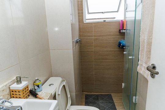 Banheiro de apartamento à venda com 2 quartos, 40m² em Campo Grande, Rio de Janeiro