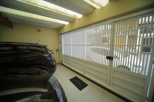 Garagem  de casa à venda com 3 quartos, 175m² em Vila Luiz Casa, São Bernardo do Campo