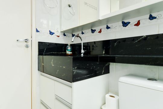 Banheiro  de apartamento à venda com 2 quartos, 45m² em Jardim Presidente Dutra, Guarulhos