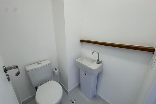 Lavabo  de apartamento para alugar com 2 quartos, 57m² em Presidente Altino, Osasco