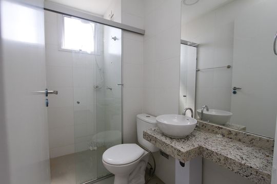 Banheiro de kitnet/studio para alugar com 1 quarto, 25m² em Nova Suíça, Belo Horizonte