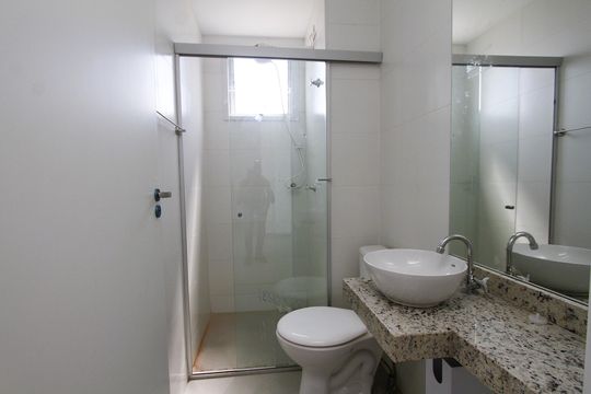 Banheiro de kitnet/studio para alugar com 1 quarto, 25m² em Nova Suíça, Belo Horizonte