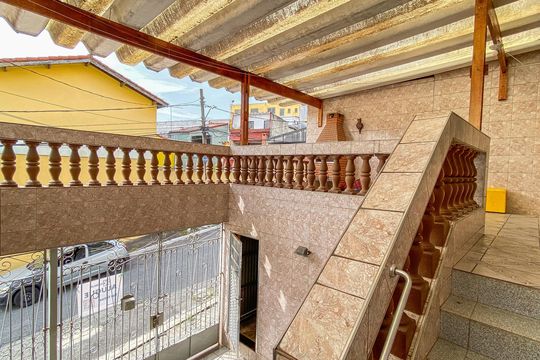 Escada de casa para alugar com 2 quartos, 120m² em Vila Nhocuné, São Paulo