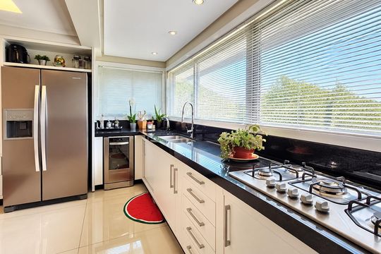 Cozinha de casa à venda com 4 quartos, 317m² em Boa Vista, Novo Hamburgo