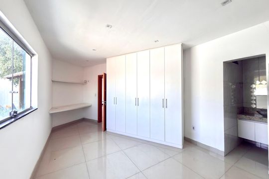 Quarto Suíte 1 de casa para alugar com 3 quartos, 250m² em Santa Helena, Contagem