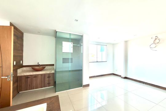 Quarto Suíte de casa para alugar com 3 quartos, 250m² em Santa Helena, Contagem