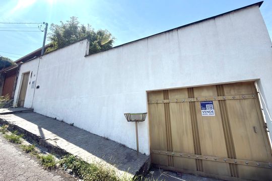 Fachada de casa para alugar com 3 quartos, 250m² em Santa Helena, Contagem