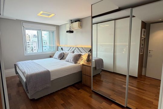 Quarto 1 de apartamento à venda com 3 quartos, 127m² em Moema, São Paulo