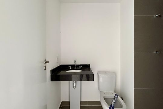 Banheiro  de kitnet/studio à venda com 1 quarto, 24m² em Vila Olímpia, São Paulo