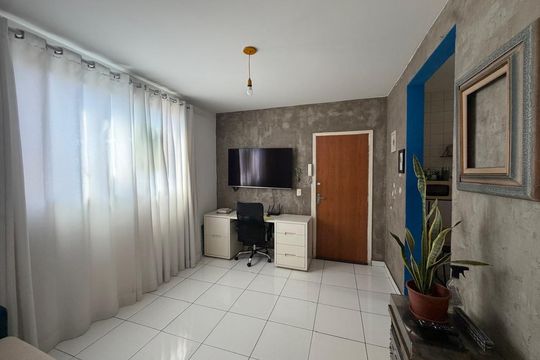 Sala  de apartamento à venda com 2 quartos, 45m² em Serra, Belo Horizonte