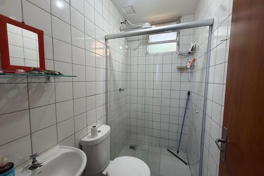 Banheiro  de apartamento à venda com 2 quartos, 45m² em Serra, Belo Horizonte