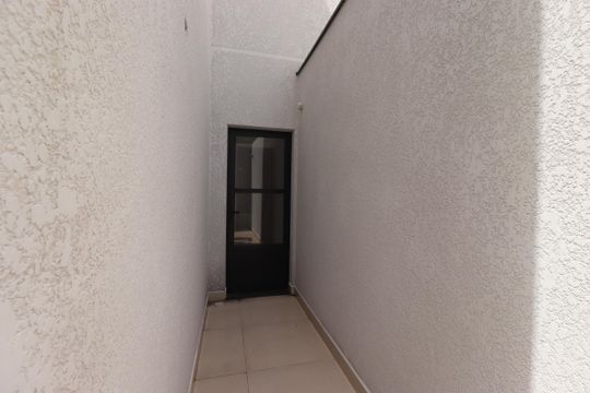 Corredor externo de casa à venda com 3 quartos, 120m² em Vila Lucinda, Santo André
