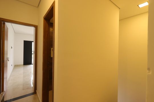 Corredor do segundo piso de casa à venda com 3 quartos, 120m² em Vila Lucinda, Santo André