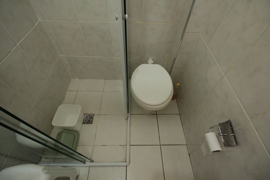 Banheiro de apartamento para alugar com 2 quartos, 82m² em José Menino, Santos