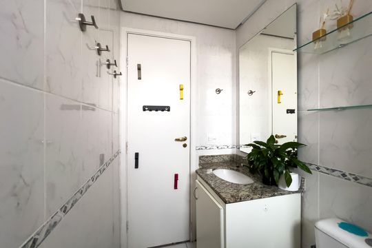 Banheiro de apartamento à venda com 2 quartos, 86m² em Cambuci, São Paulo