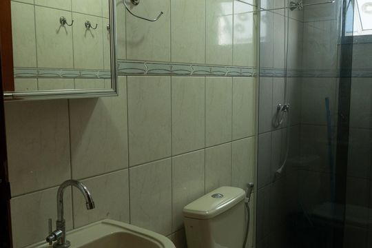 Banheiro de apartamento à venda com 2 quartos, 61m² em Sítio Cabreúva, Paulínia
