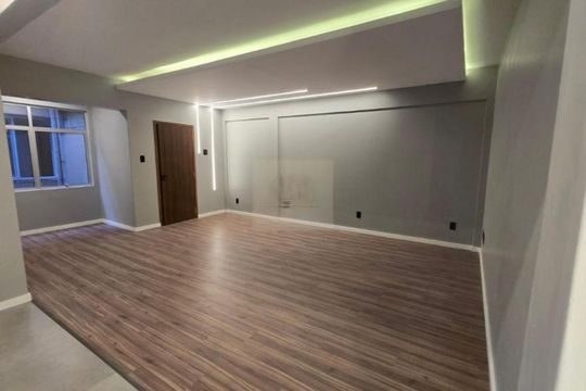 Foto 01 de apartamento à venda com 3 quartos, 136m² em Centro, Curitiba