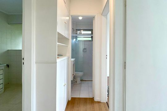 Corredor de apartamento para alugar com 2 quartos, 48m² em Pinheiros, São Paulo
