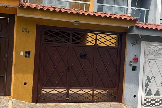 Fachada de casa à venda com 3 quartos, 133m² em Vila Buenos Aires, São Paulo