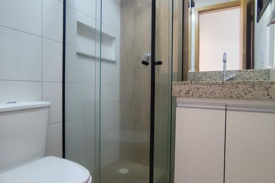 Banheiro social de apartamento para alugar com 1 quarto, 29m² em Santana, São Paulo