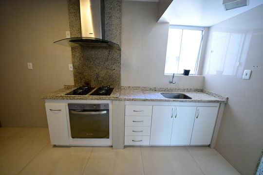Apartamento para alugar com 3 quartos, 110m² em Jardim Goiás, Goiânia