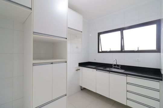 Cozinha de apartamento para alugar com 3 quartos, 70m² em Jardim Taquaral, São Paulo