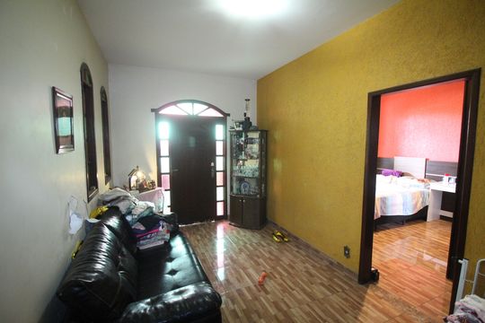 Casa à venda com 4 quartos, 200m² em Conjunto Agua Branca, Contagem