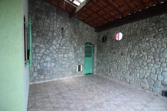 Garagem de casa à venda com 4 quartos, 200m² em Conjunto Agua Branca, Contagem