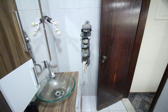 Banheiro 1 de casa à venda com 4 quartos, 200m² em Conjunto Agua Branca, Contagem