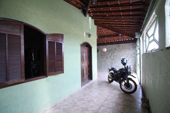 Garagem de casa à venda com 4 quartos, 200m² em Conjunto Agua Branca, Contagem