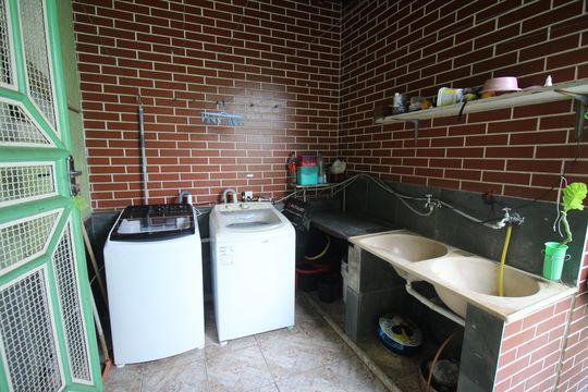 Área de Serviço e Quintal de casa à venda com 4 quartos, 200m² em Conjunto Agua Branca, Contagem